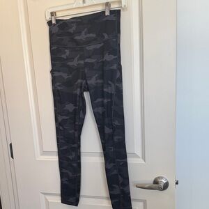 Athleta Ultimate Camo 7/8 Tights in Black and Gray